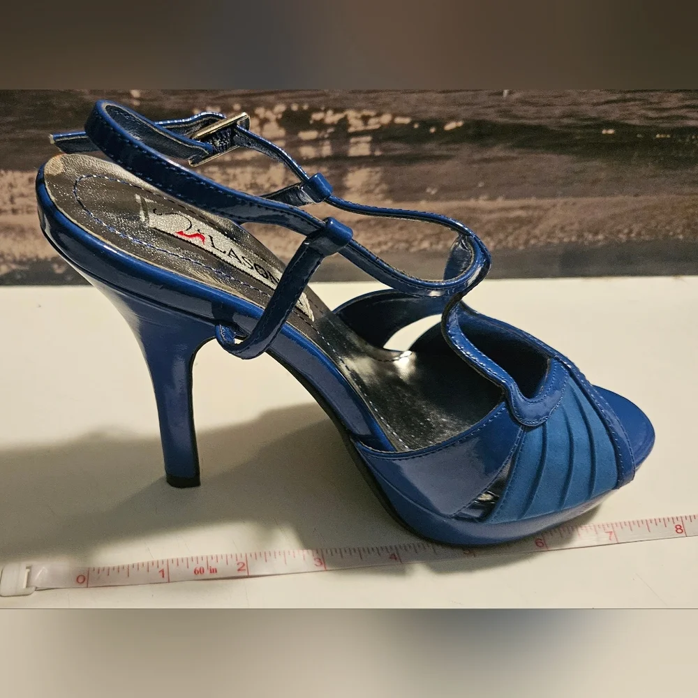 NWOT Lasonia Sling Back Heels
